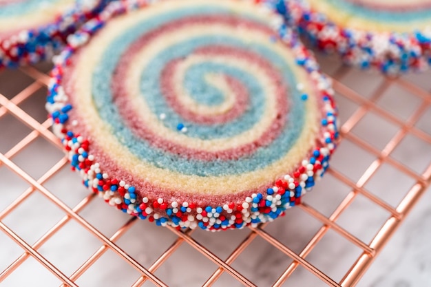 Вышивка на ткани